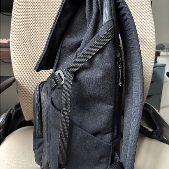 Brevite The Runner Camera Backpack - Picture 11 of 14